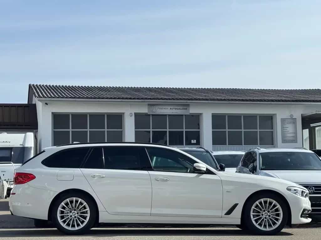 BMW 520 d Touring Sport Line*HEAD-UP*GARANTIE*KAMERA* 11/2017-photo-1
