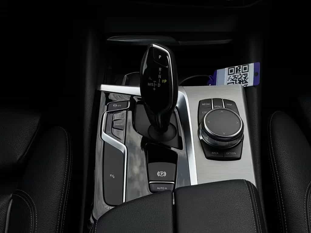 BMW 520 d Touring Sport Line*HEAD-UP*GARANTIE*KAMERA* 11/2017-photo-17
