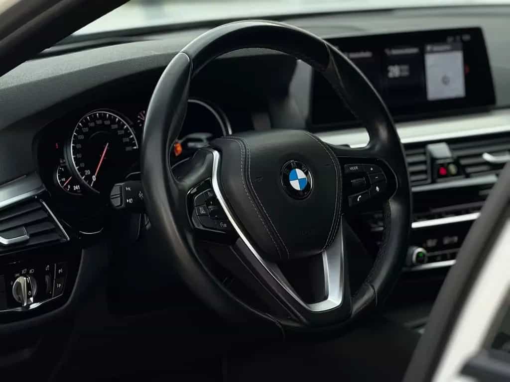 BMW 520 d Touring Sport Line*HEAD-UP*GARANTIE*KAMERA* 11/2017-photo-21