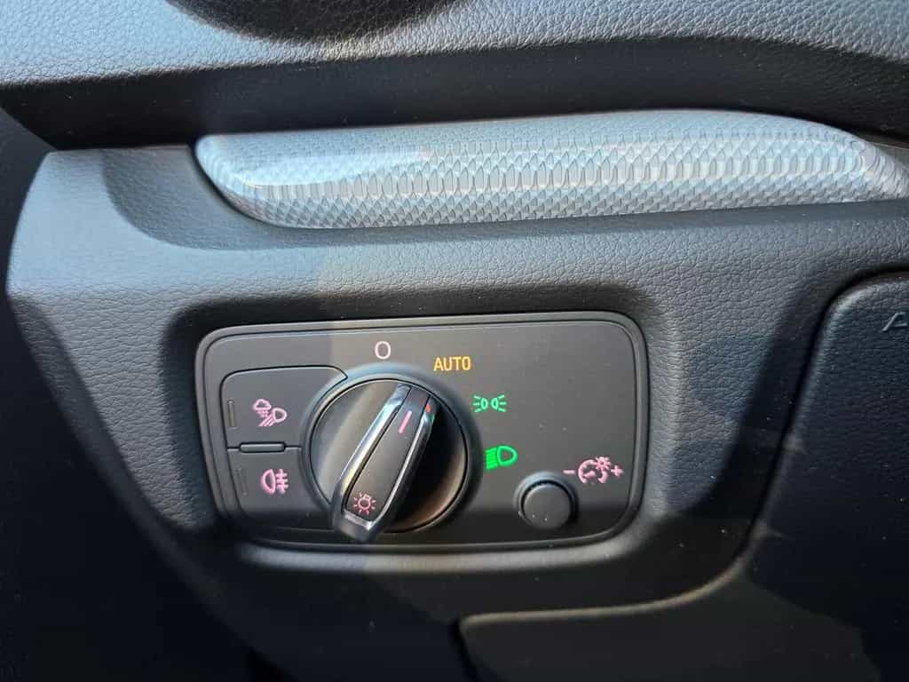 Audi A3 1.4  Ambiente TÜV Neu/Scheckh./LED/Navi/AHK 09/2014-photo-26