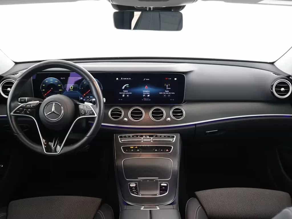 Mercedes-Benz E 220 d Avantgarde SHD Widescreen Distr. LED 06/2022-photo-10