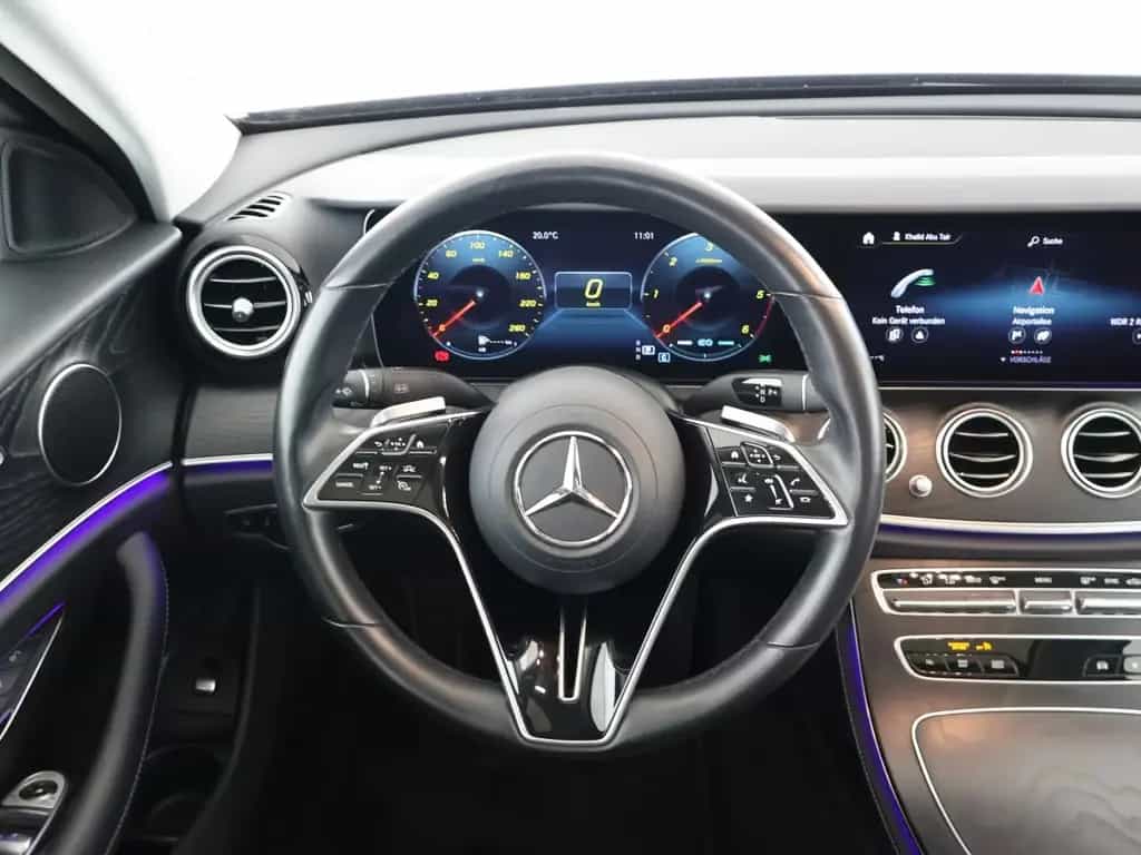 Mercedes-Benz E 220 d Avantgarde SHD Widescreen Distr. LED 06/2022-photo-11