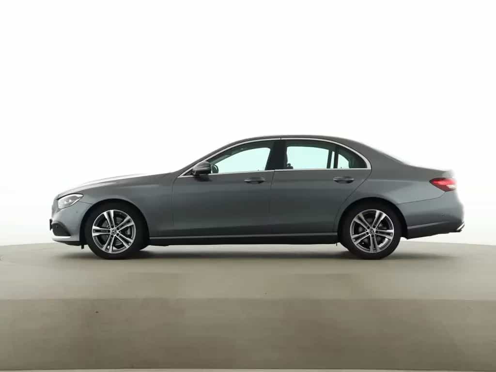 Mercedes-Benz E 220 d Avantgarde SHD Widescreen Distr. LED 06/2022-photo-3