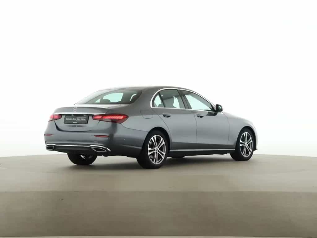 Mercedes-Benz E 220 d Avantgarde SHD Widescreen Distr. LED 06/2022-photo-6
