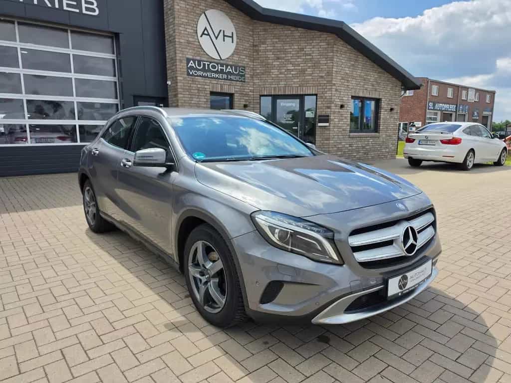 Mercedes-Benz GLA 200 Urban TÜV Neu/Bi-Xenon/Navi/Allwetterr. 10/2015-photo-0