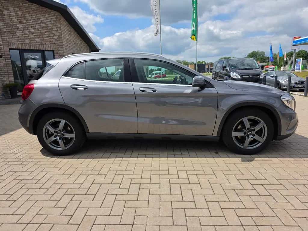 Mercedes-Benz GLA 200 Urban TÜV Neu/Bi-Xenon/Navi/Allwetterr. 10/2015-photo-12