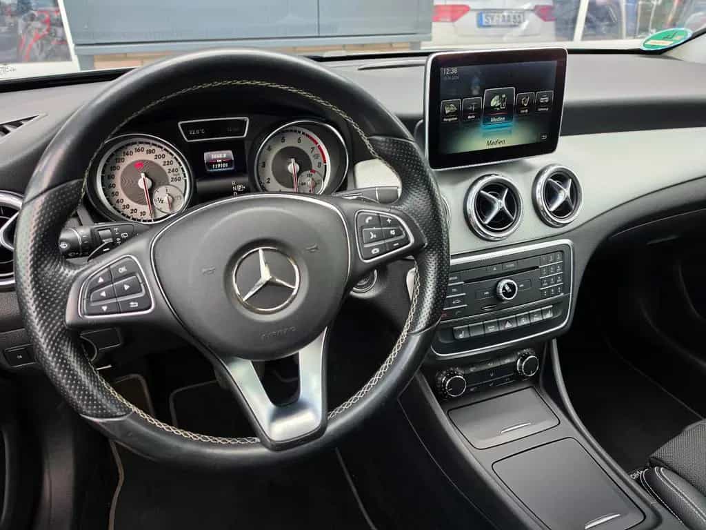 Mercedes-Benz GLA 200 Urban TÜV Neu/Bi-Xenon/Navi/Allwetterr. 10/2015-photo-16