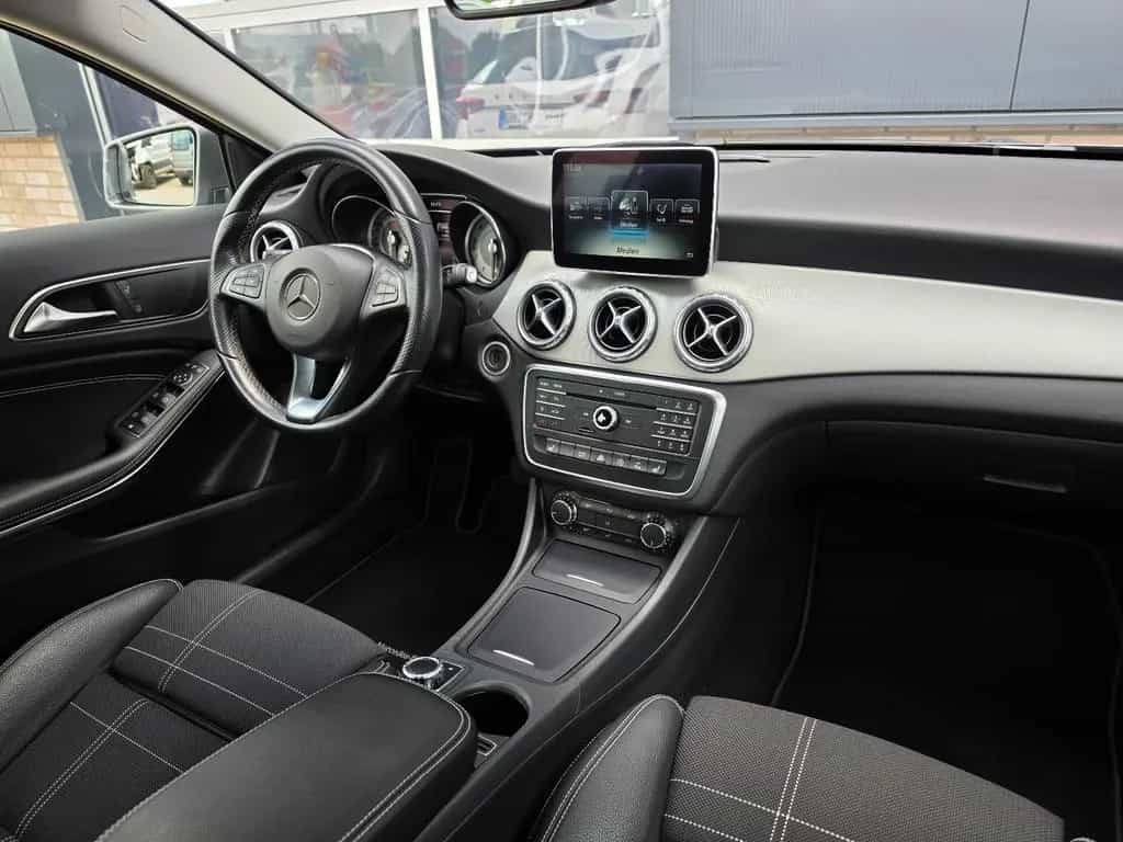 Mercedes-Benz GLA 200 Urban TÜV Neu/Bi-Xenon/Navi/Allwetterr. 10/2015-photo-17