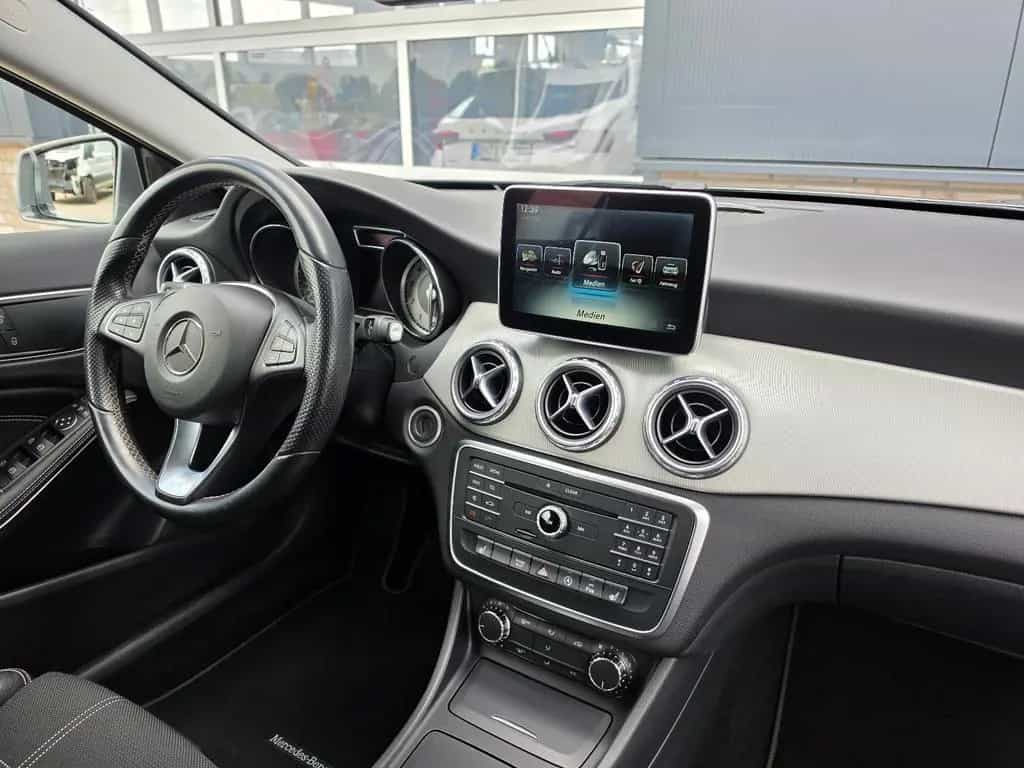 Mercedes-Benz GLA 200 Urban TÜV Neu/Bi-Xenon/Navi/Allwetterr. 10/2015-photo-18