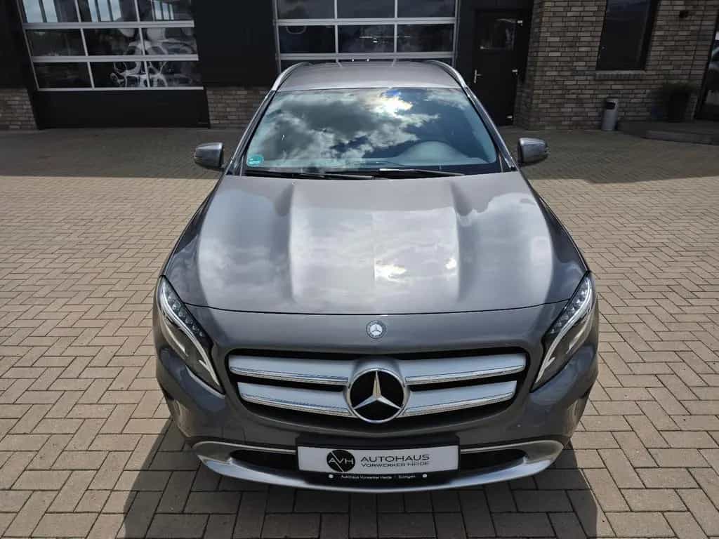 Mercedes-Benz GLA 200 Urban TÜV Neu/Bi-Xenon/Navi/Allwetterr. 10/2015-photo-2
