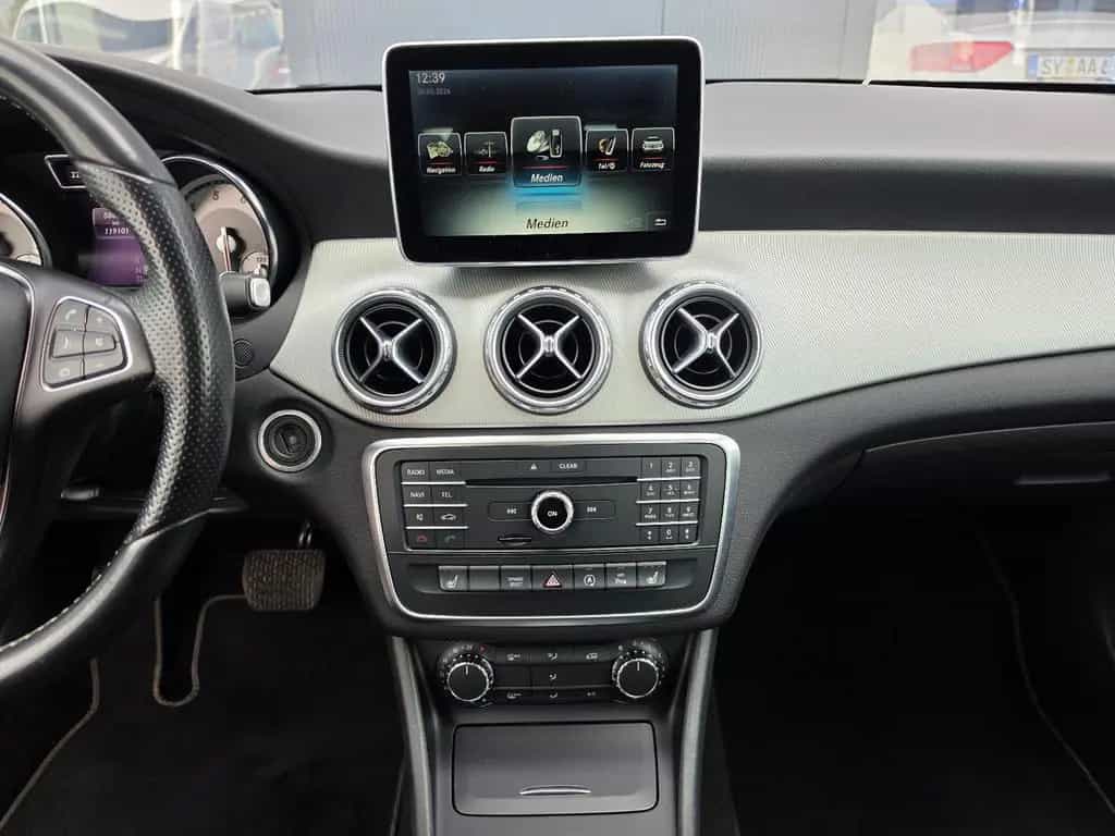Mercedes-Benz GLA 200 Urban TÜV Neu/Bi-Xenon/Navi/Allwetterr. 10/2015-photo-20