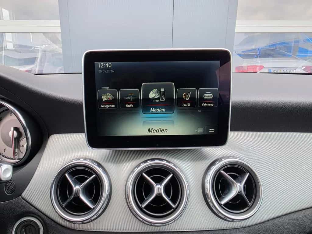 Mercedes-Benz GLA 200 Urban TÜV Neu/Bi-Xenon/Navi/Allwetterr. 10/2015-photo-21