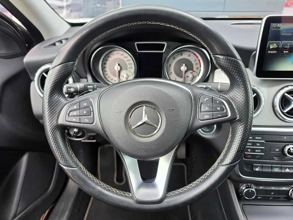 Mercedes-Benz GLA 200 Urban TÜV Neu/Bi-Xenon/Navi/Allwetterr. 10/2015-photo-23