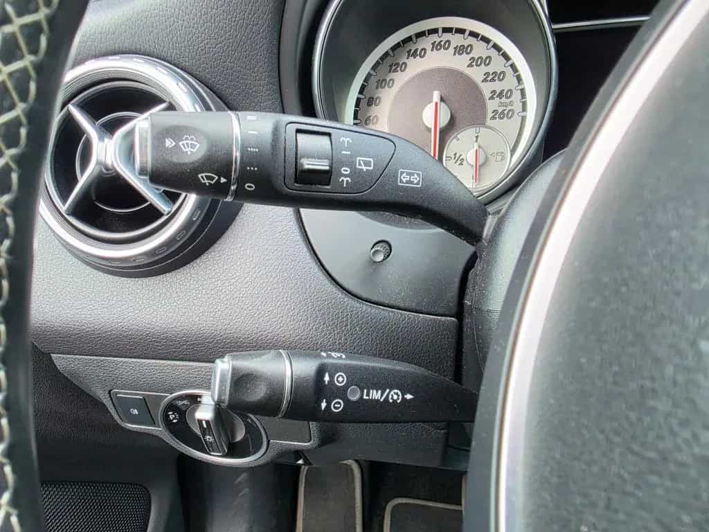 Mercedes-Benz GLA 200 Urban TÜV Neu/Bi-Xenon/Navi/Allwetterr. 10/2015-photo-24