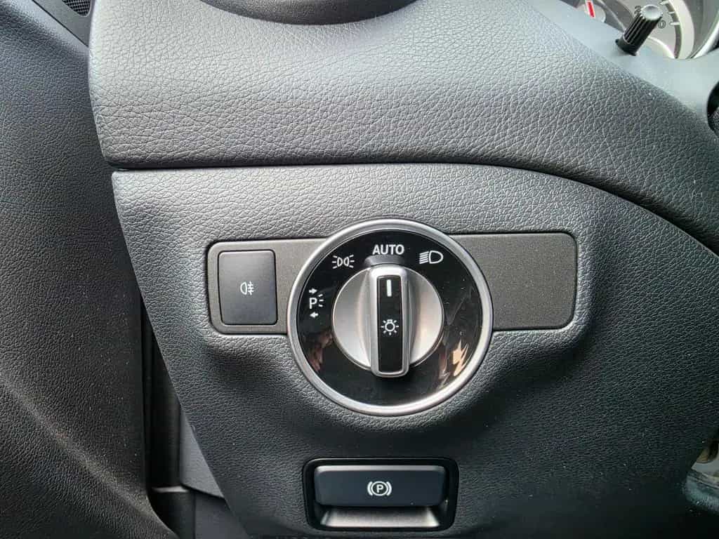 Mercedes-Benz GLA 200 Urban TÜV Neu/Bi-Xenon/Navi/Allwetterr. 10/2015-photo-25