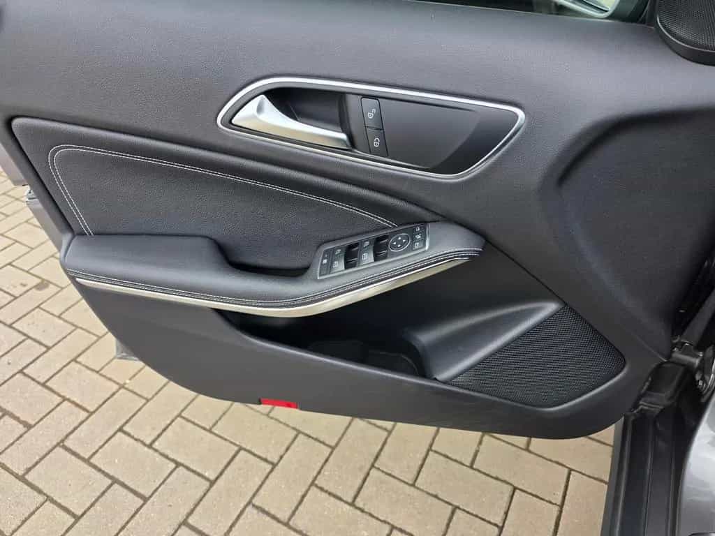 Mercedes-Benz GLA 200 Urban TÜV Neu/Bi-Xenon/Navi/Allwetterr. 10/2015-photo-26