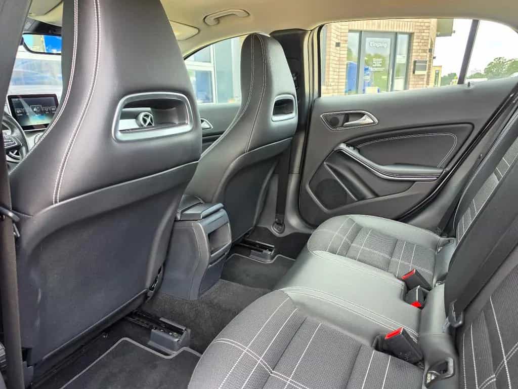 Mercedes-Benz GLA 200 Urban TÜV Neu/Bi-Xenon/Navi/Allwetterr. 10/2015-photo-37