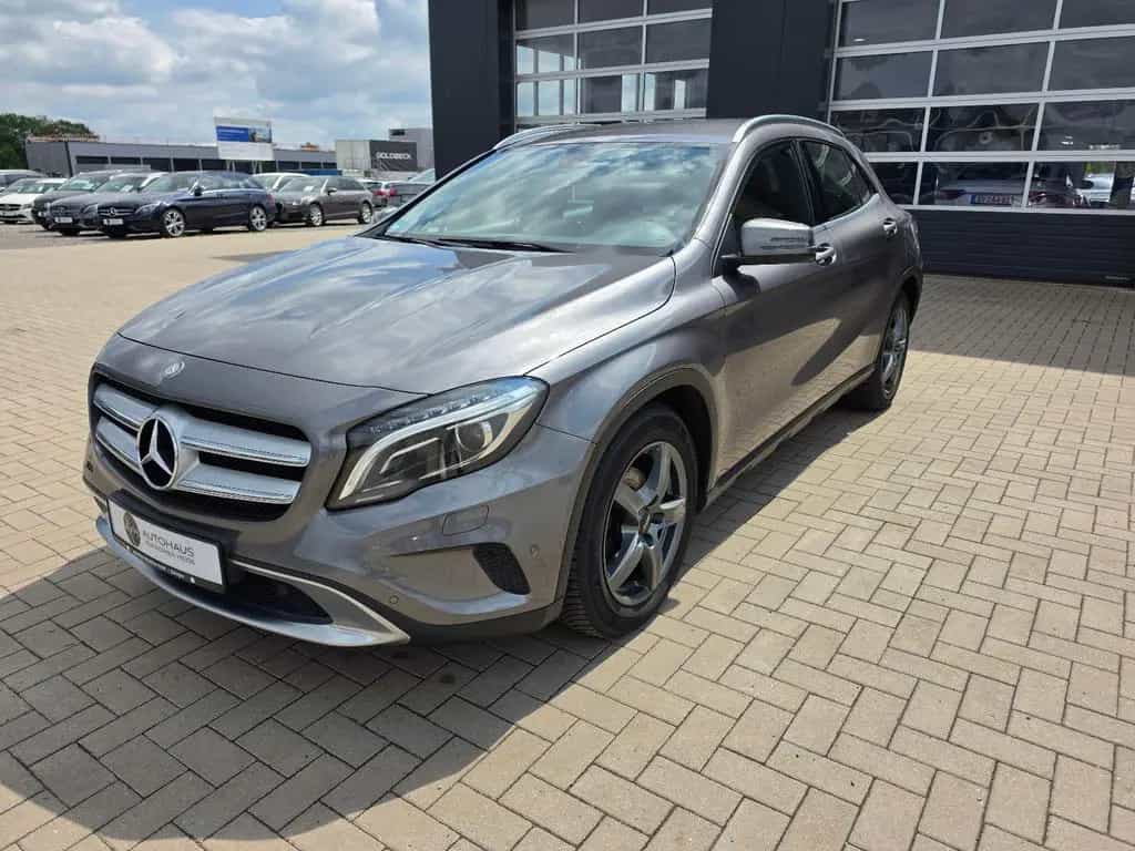 Mercedes-Benz GLA 200 Urban TÜV Neu/Bi-Xenon/Navi/Allwetterr. 10/2015-photo-4