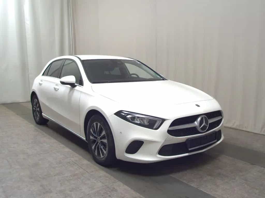 Mercedes-Benz A 180 d Navi LED Shz T-Leder AHK MBUX 07/2022-photo-2