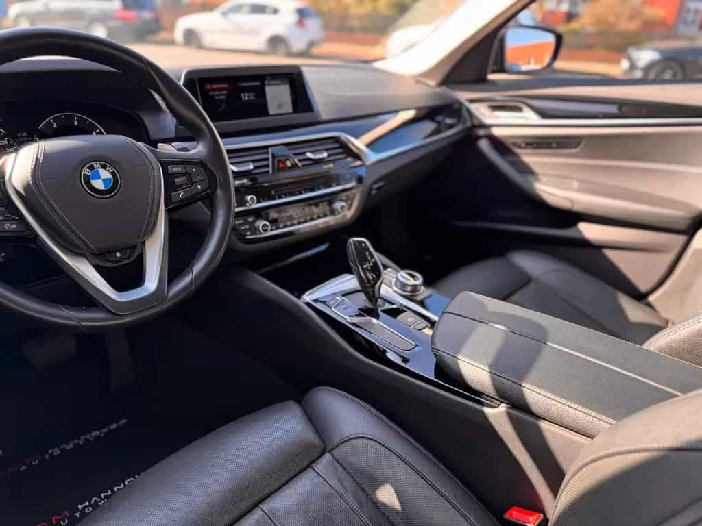BMW 520 d xDrive Sport Line STHZ/SITZBELÜF./MASSAGE/R 10/2017-photo-22