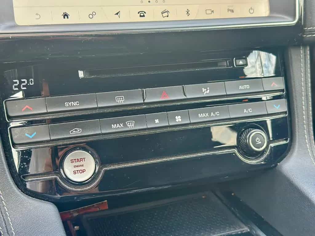 Jaguar F-Pace Chequered Flag*AWD*CAM*Digital*LED*DAB+ 12/2020-photo-12