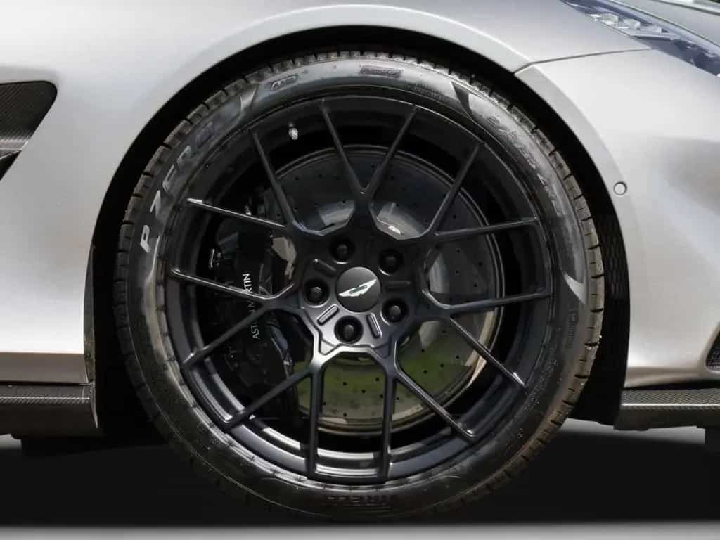 Aston Martin Vanquish Coupe 01/2025-photo-10