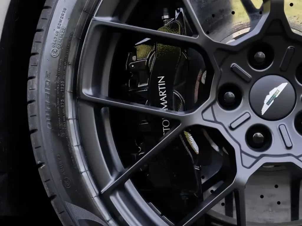 Aston Martin Vanquish Coupe 01/2025-photo-11