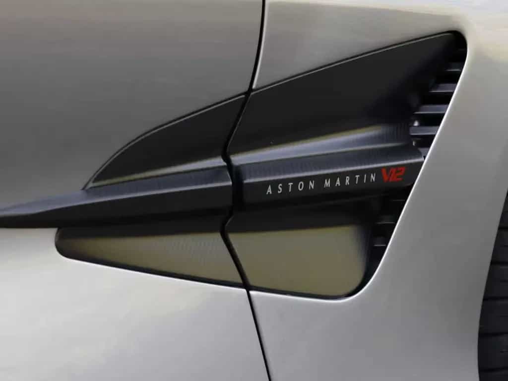 Aston Martin Vanquish Coupe 01/2025-photo-13