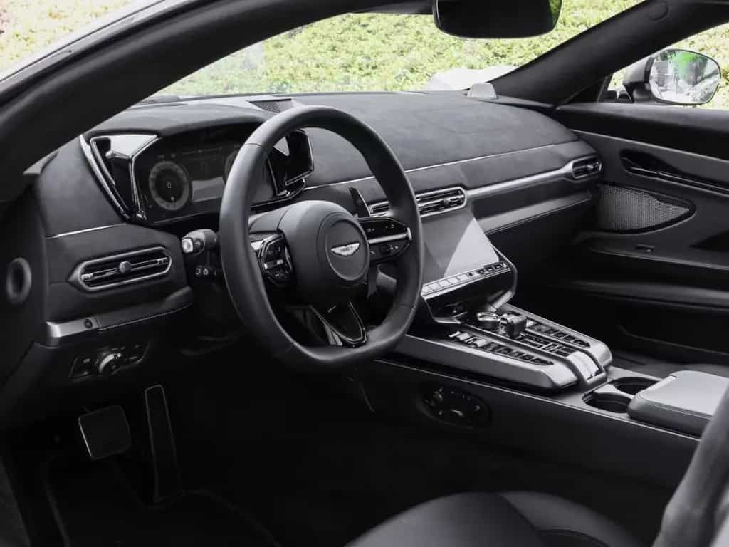 Aston Martin Vanquish Coupe 01/2025-photo-15