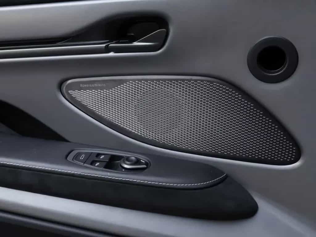 Aston Martin Vanquish Coupe 01/2025-photo-18