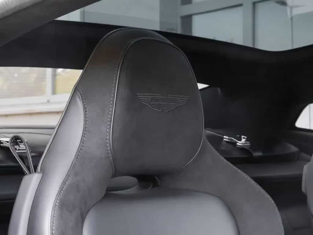 Aston Martin Vanquish Coupe 01/2025-photo-21