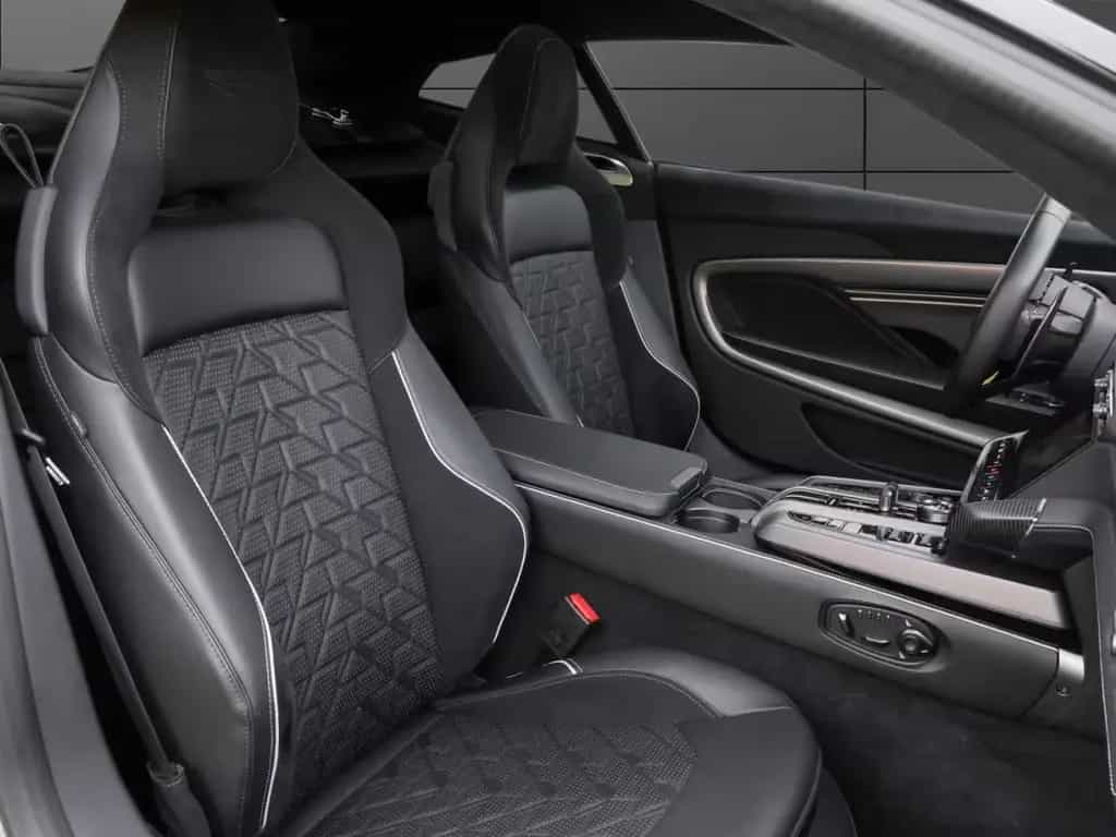 Aston Martin Vanquish Coupe 01/2025-photo-22