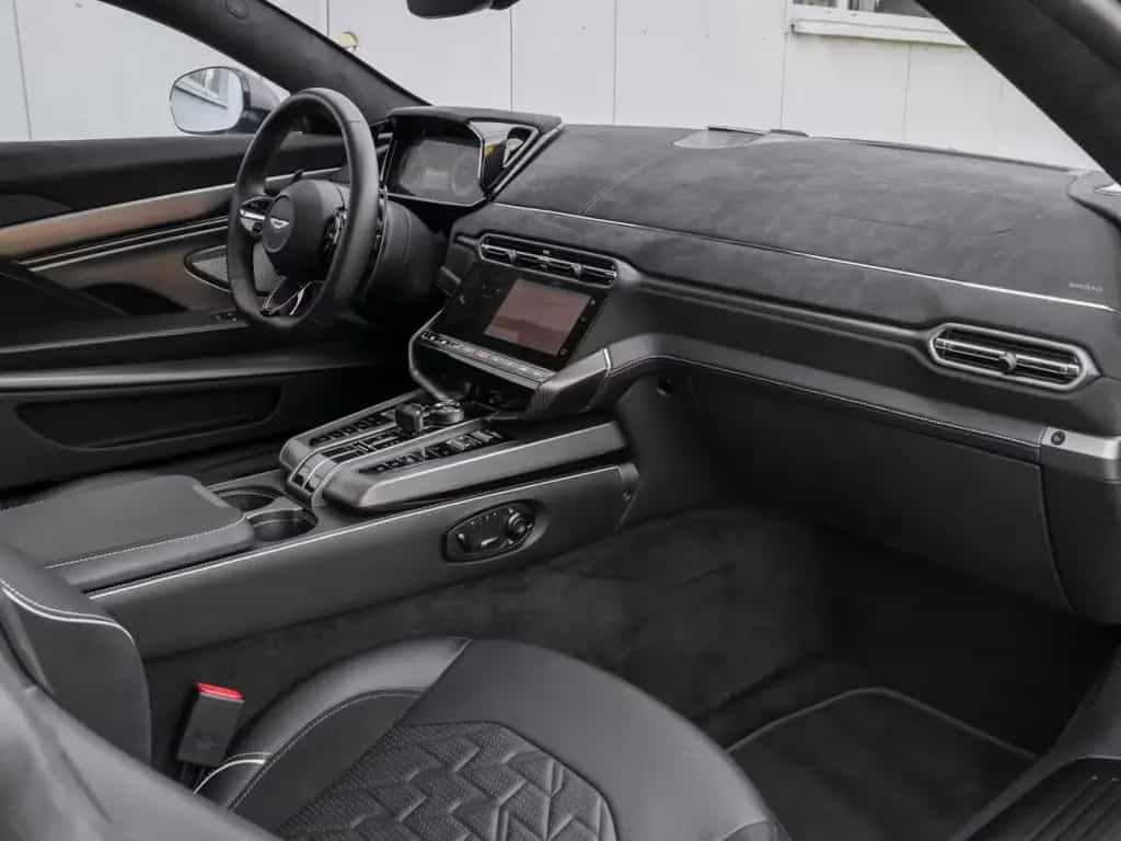Aston Martin Vanquish Coupe 01/2025-photo-23