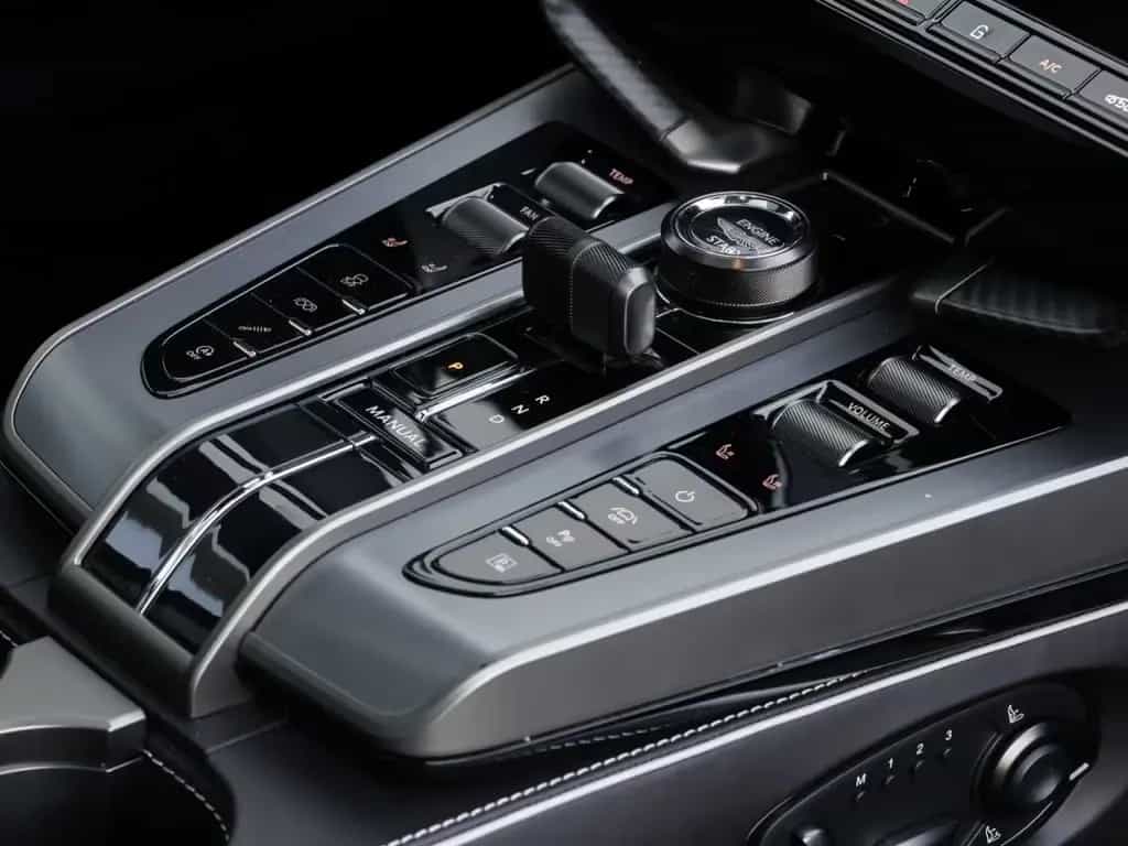 Aston Martin Vanquish Coupe 01/2025-photo-25