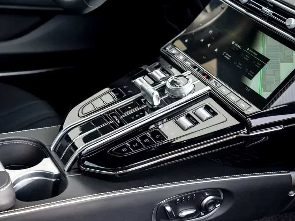 Aston Martin V8 Vantage Coupe 01/2026-photo-15