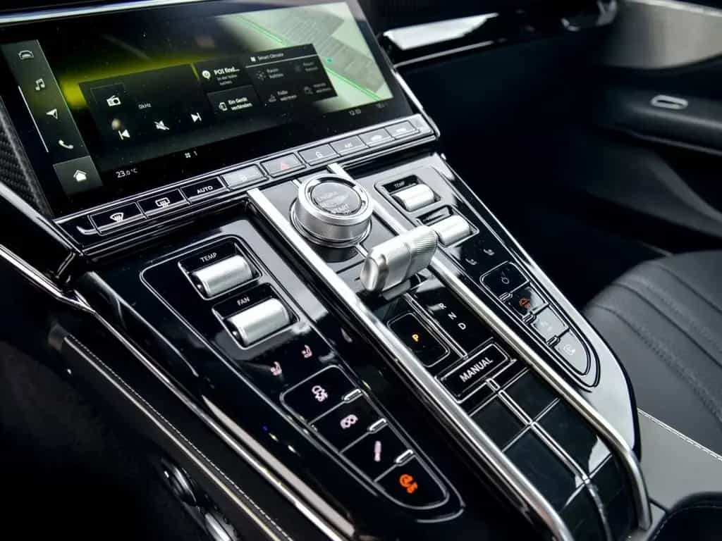 Aston Martin V8 Vantage Coupe 01/2026-photo-16