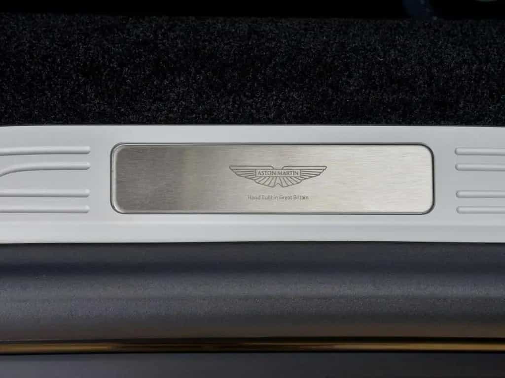 Aston Martin V8 Vantage Coupe 01/2026-photo-21