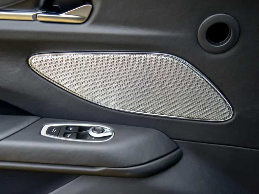 Aston Martin V8 Vantage Coupe 01/2026-photo-22