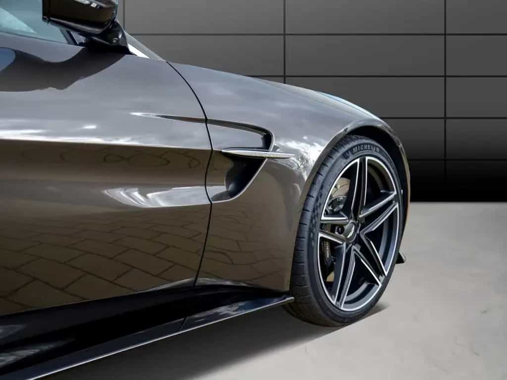 Aston Martin V8 Vantage Coupe 01/2026-photo-4