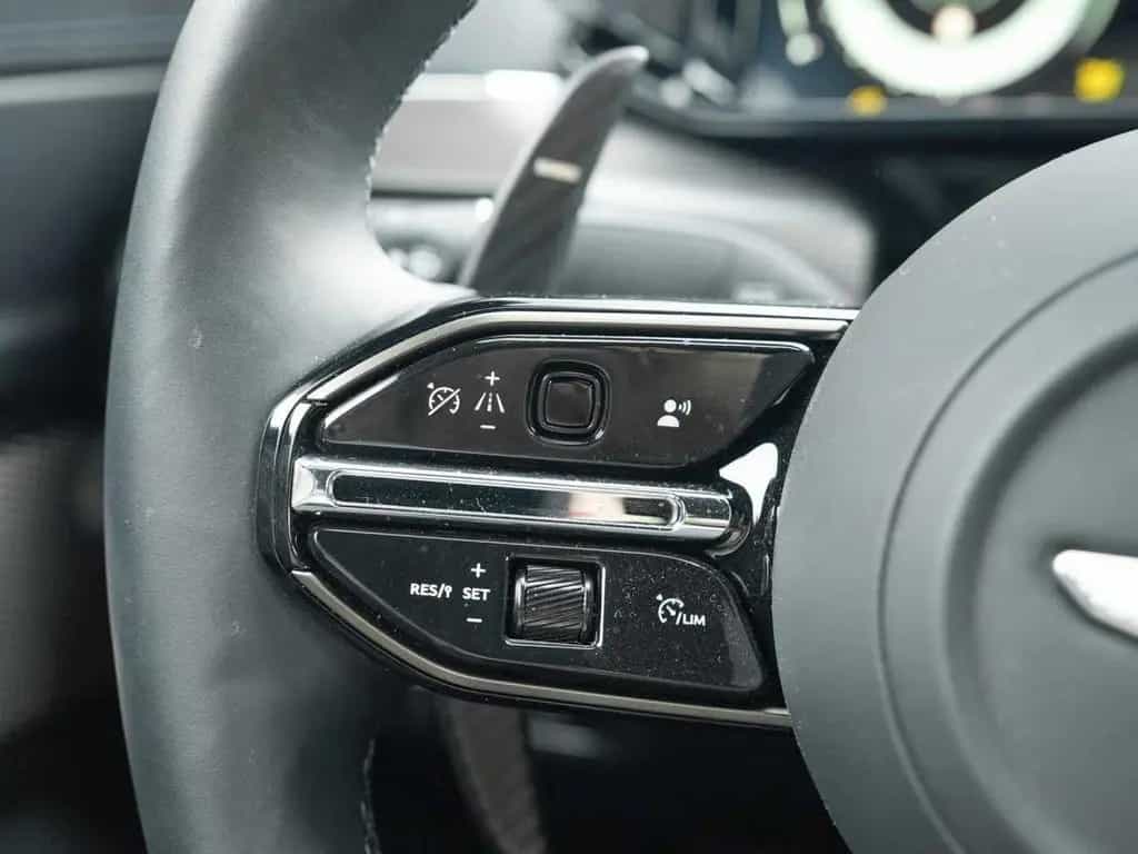 Aston Martin V8 Vantage Roadster ++NP. 283.000€++ 09/2025-photo-17