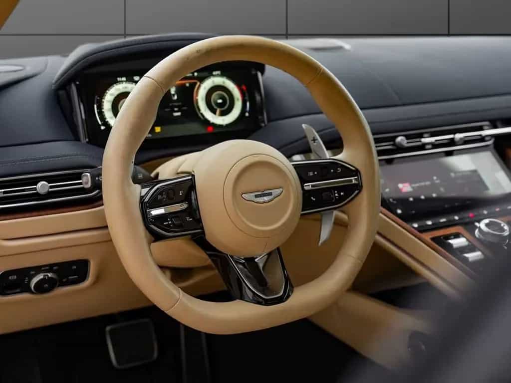 Aston Martin DB12 Volante 05/2024-photo-17