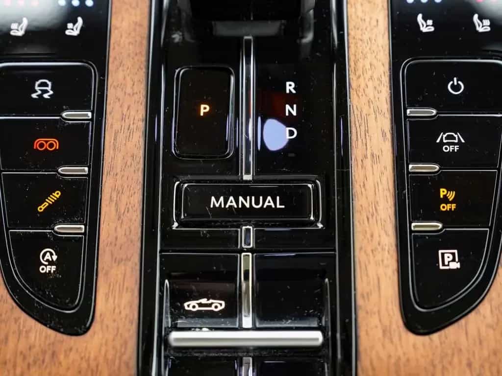 Aston Martin DB12 Volante 05/2024-photo-25
