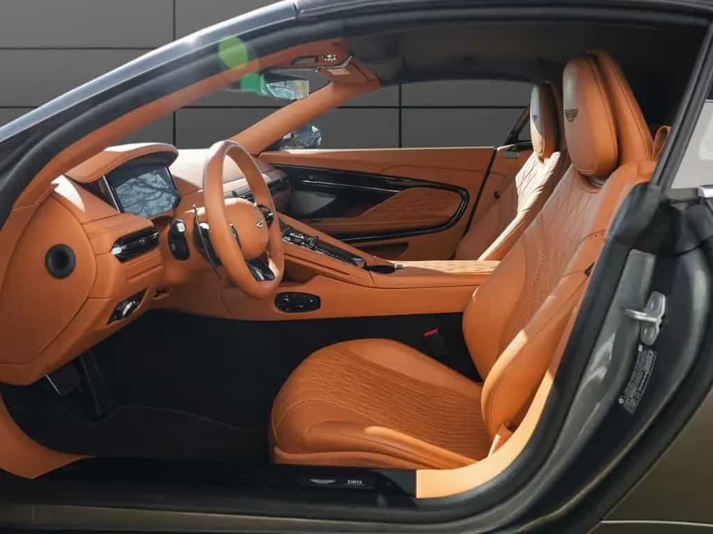 Aston Martin DB12 Volante 09/2024-photo-17