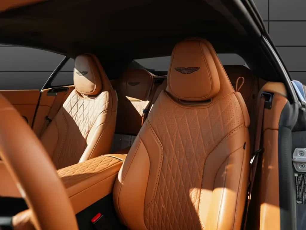 Aston Martin DB12 Volante 09/2024-photo-18