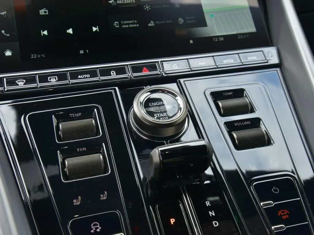 Aston Martin DB12 Coupe 09/2023-photo-18