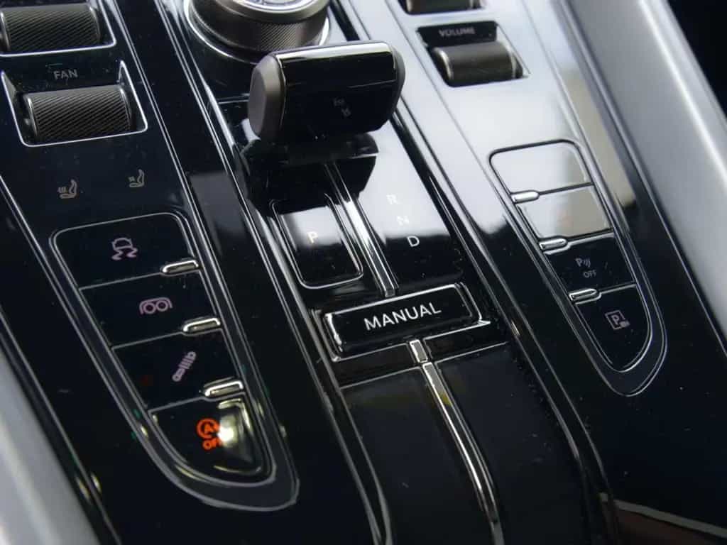 Aston Martin DB12 Coupe 09/2023-photo-19