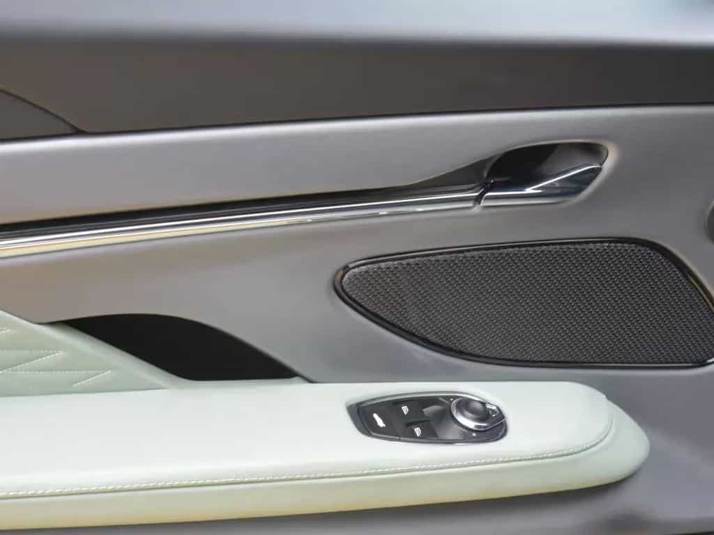 Aston Martin DB12 Coupe 09/2023-photo-28