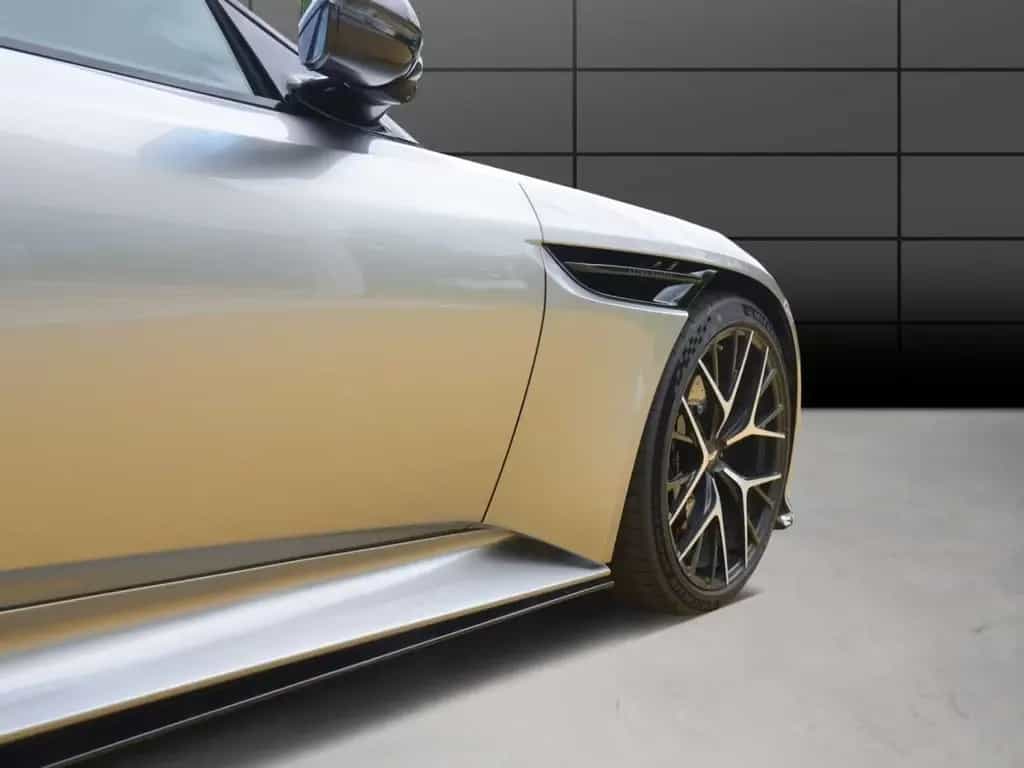 Aston Martin DB12 Coupe 09/2023-photo-6