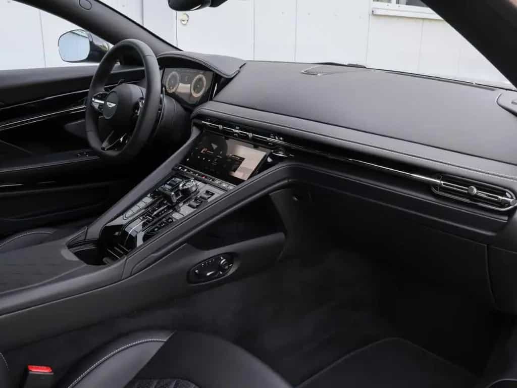 Aston Martin DB12 Coupe null-photo-22