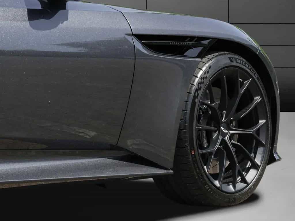 Aston Martin DB12 Coupe null-photo-7